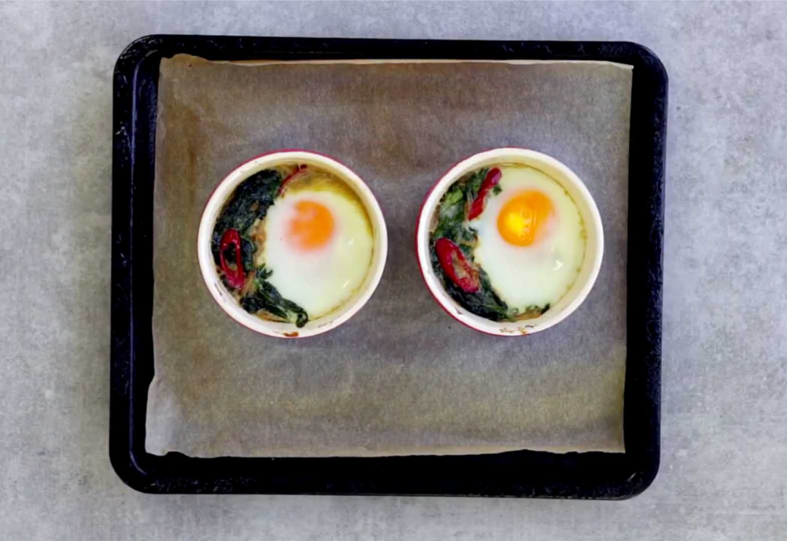 Яичница со шпинатом в духовке-Шаг 9