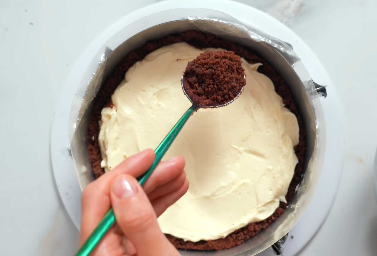 Торт сметанник с заварным кремом и шоколадной крошкой без выпечки-Шаг 10