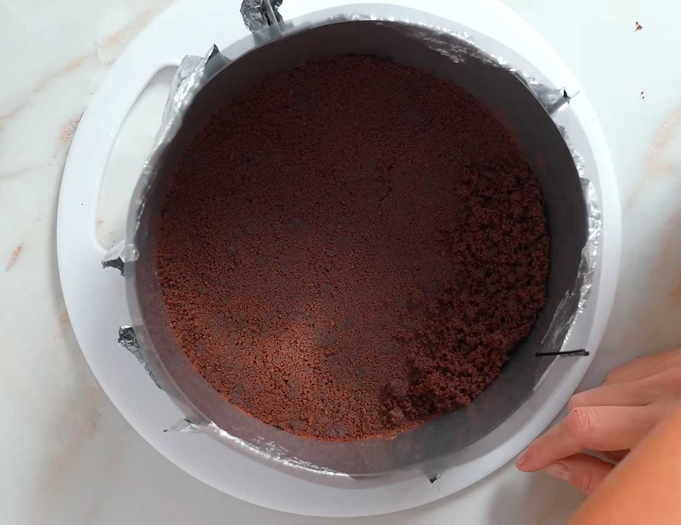 Торт сметанник с заварным кремом и шоколадной крошкой без выпечки-Шаг 7