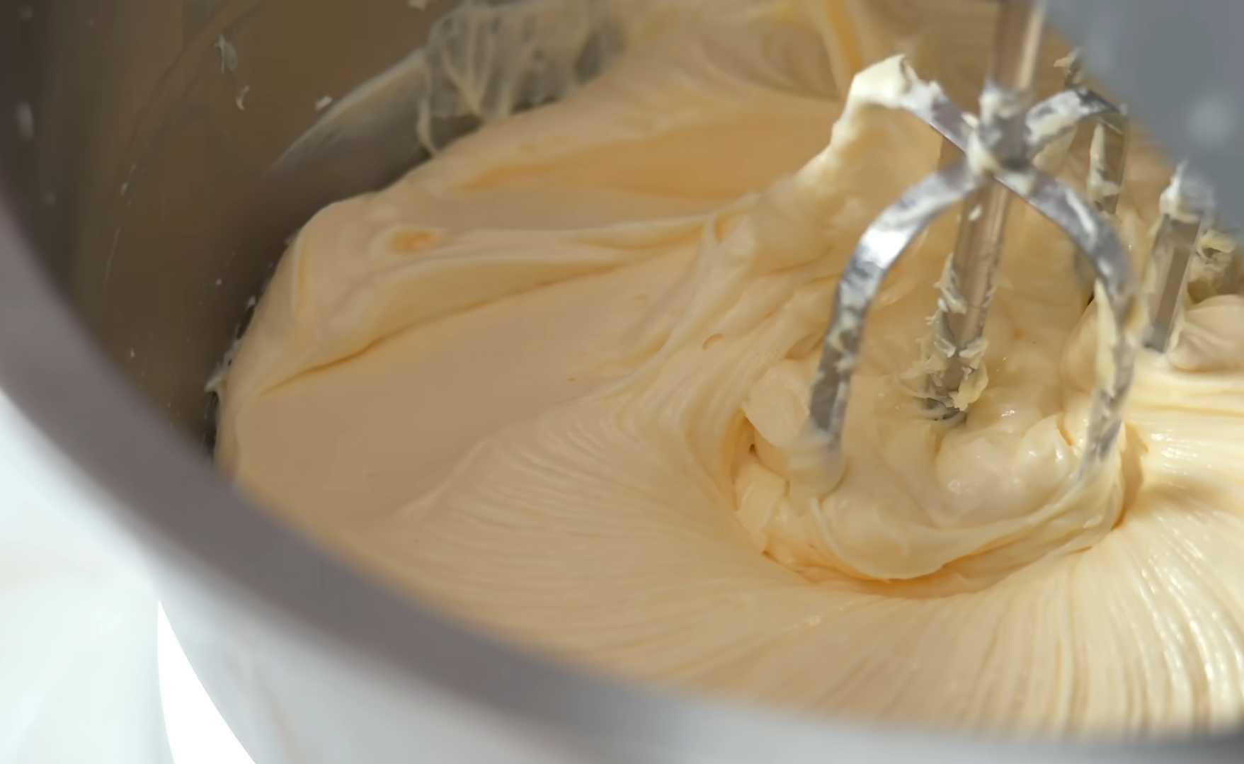 Торт сметанник с заварным кремом и шоколадной крошкой без выпечки-Шаг 8