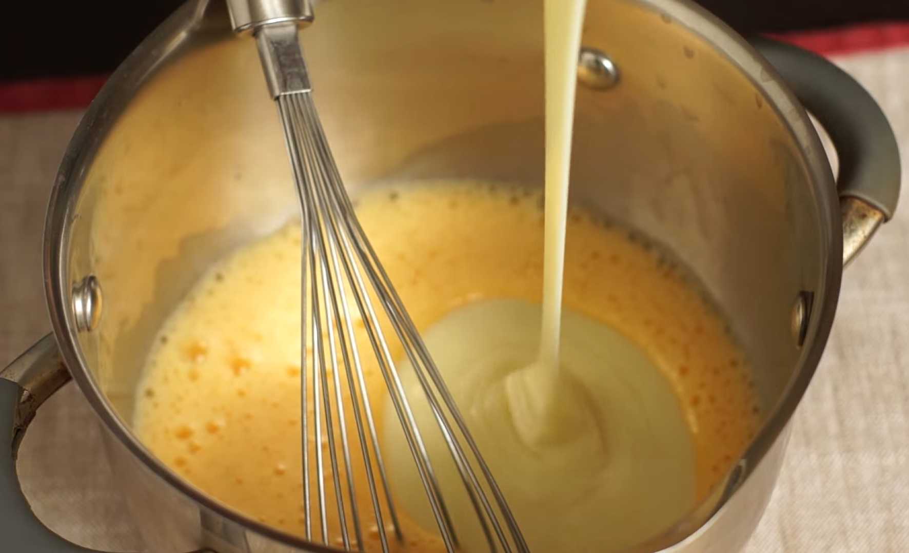 Торт без выпечки из печенья с заварным кремом и шоколадной глазурью-Шаг 1