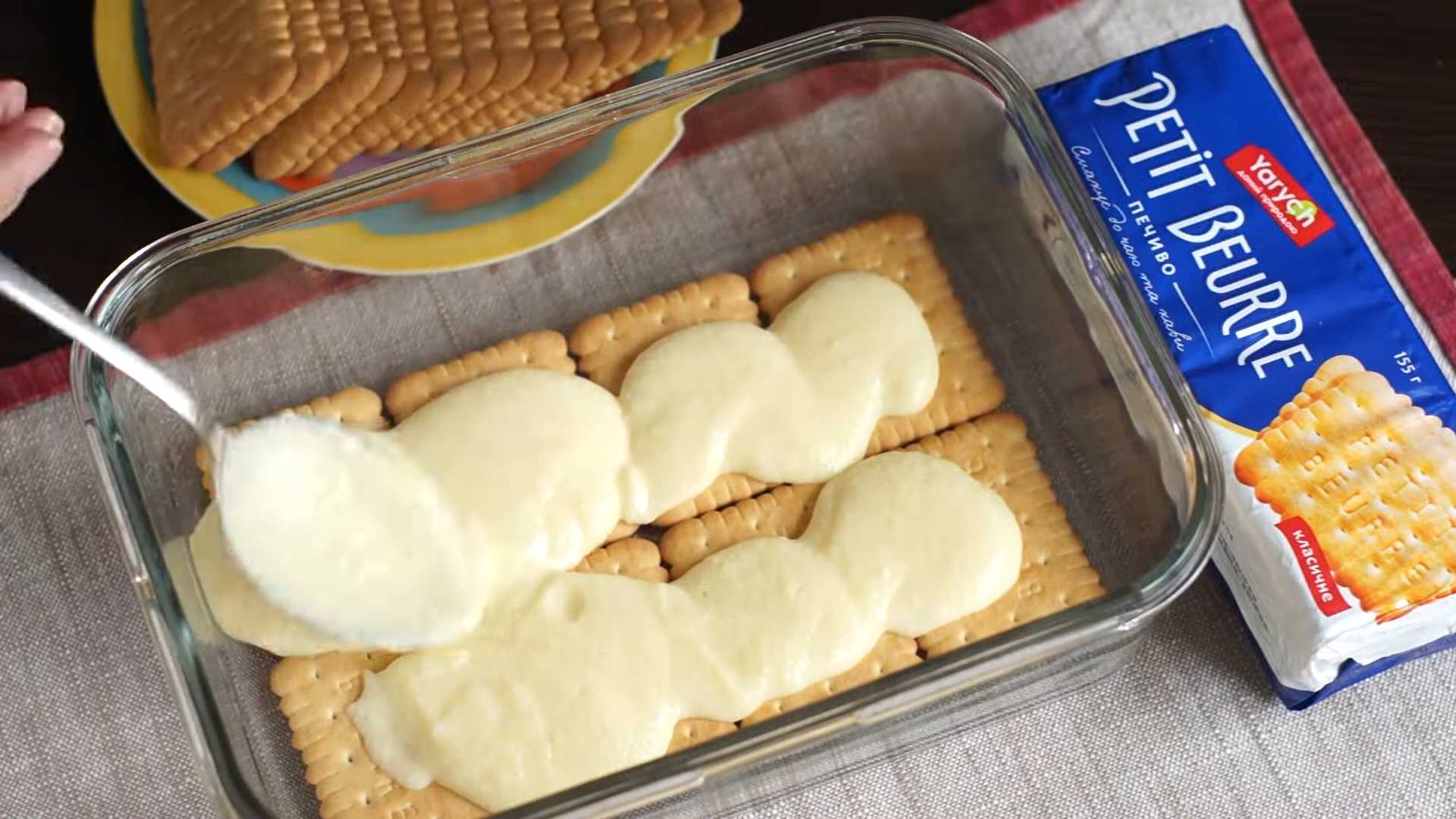 Торт без выпечки из печенья с заварным кремом и шоколадной глазурью-Шаг 7