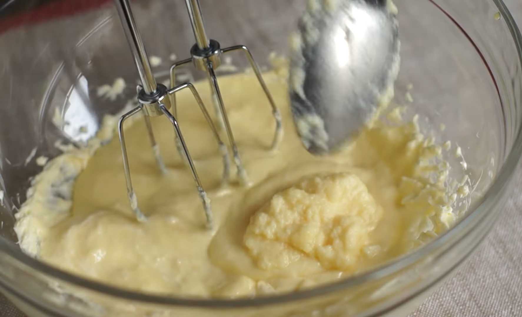 Торт без выпечки из печенья с заварным кремом и шоколадной глазурью-Шаг 4