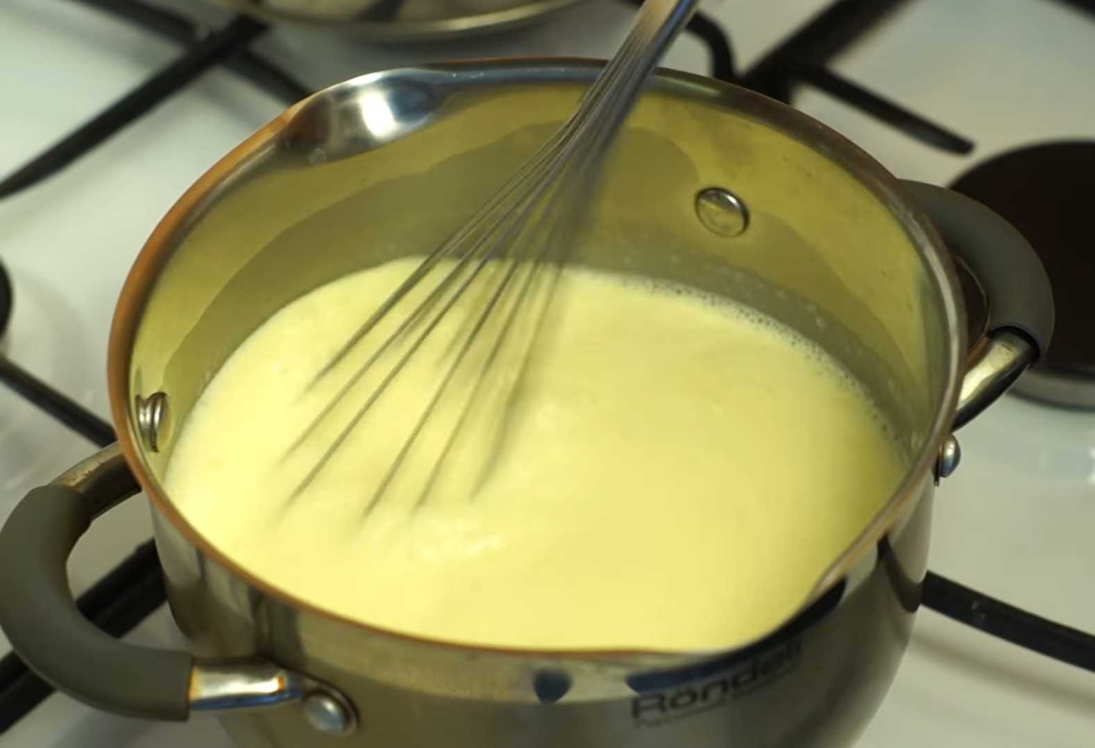 Торт без выпечки из печенья с заварным кремом и шоколадной глазурью-Шаг 2