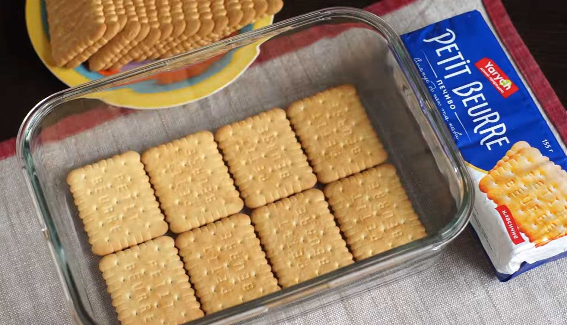 Торт без выпечки из печенья с заварным кремом и шоколадной глазурью-Шаг 6