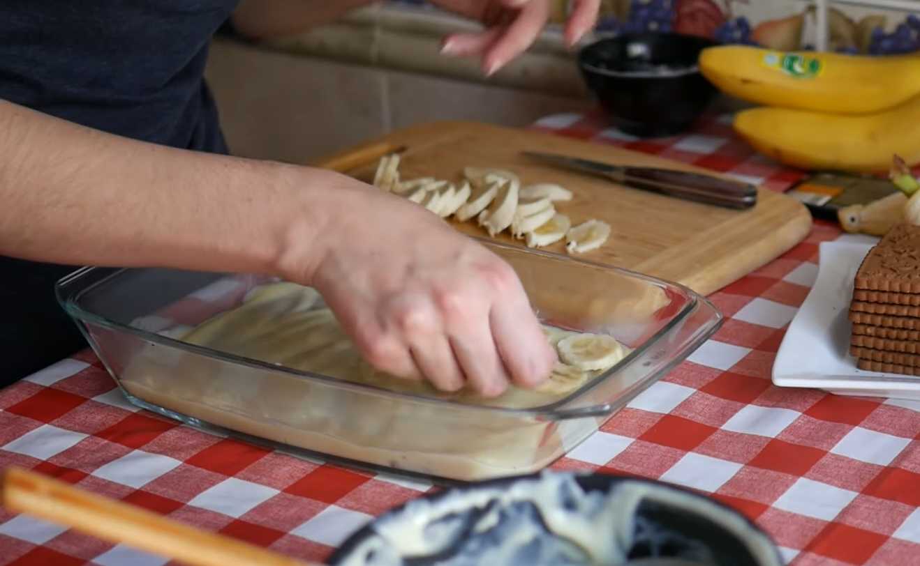 Торт из печенья с бананами и заварным кремом без выпечки-Шаг 9