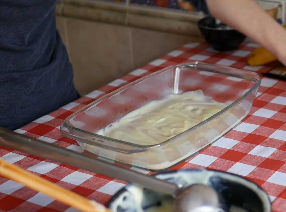 Торт из печенья с бананами и заварным кремом без выпечки-Шаг 7