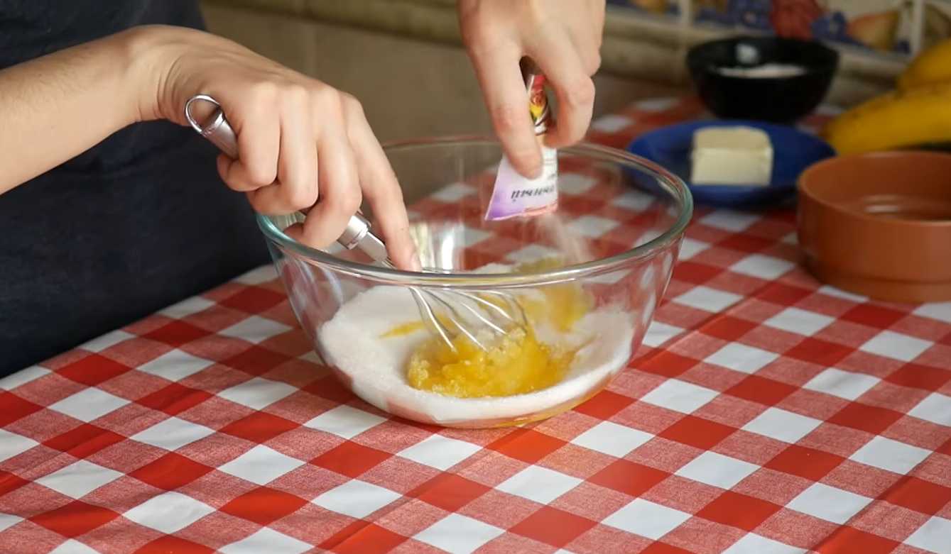 Торт из печенья с бананами и заварным кремом без выпечки-Шаг 1