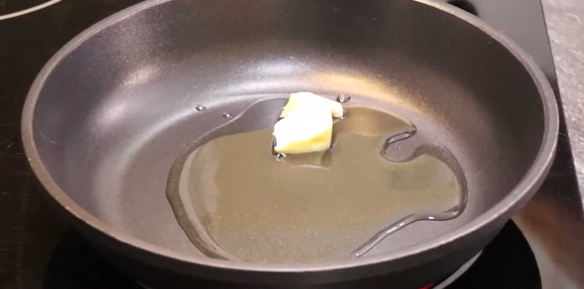 Омлет с помидорами на сковороде-Шаг 5