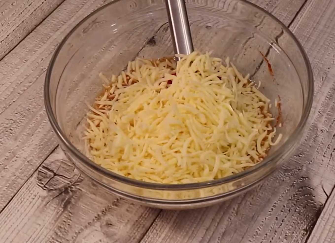 Омлет с помидорами на сковороде-Шаг 4