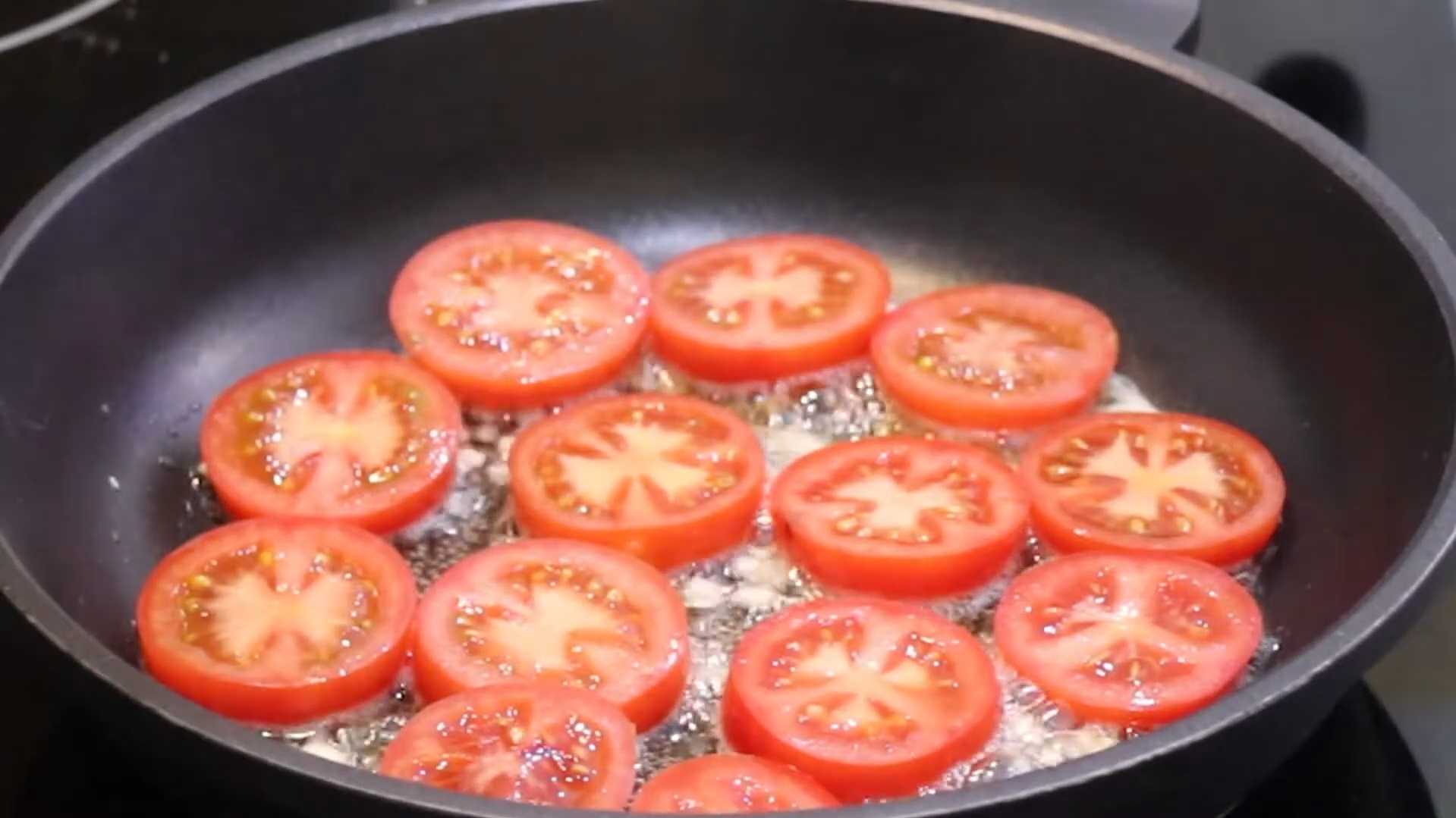 Омлет с помидорами на сковороде-Шаг 7