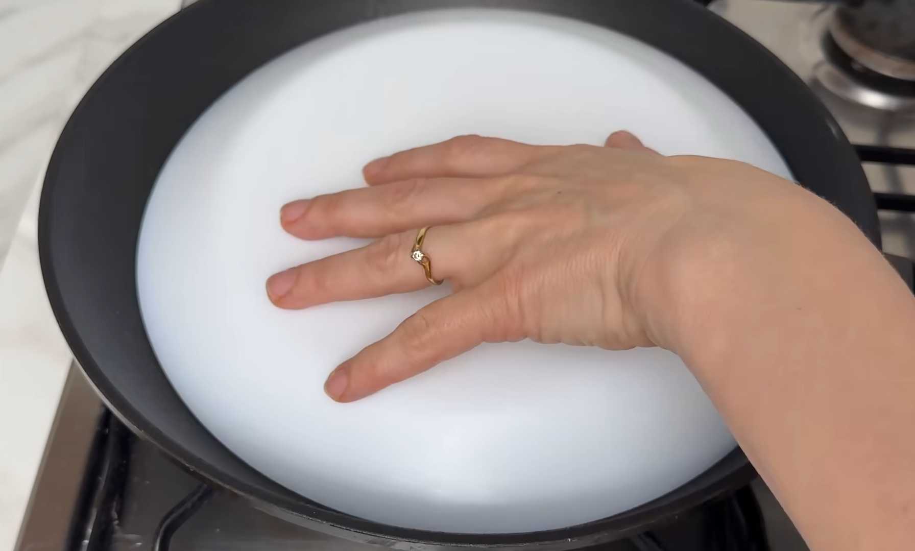 Хрустящий картофельный блин с яйцом-глазуньей в центре-Шаг 6