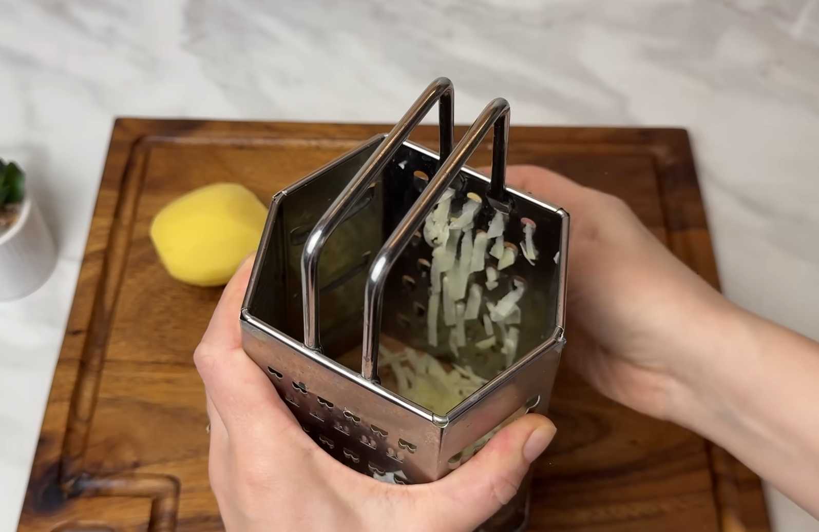 Хрустящий картофельный блин с яйцом-глазуньей в центре-Шаг 1