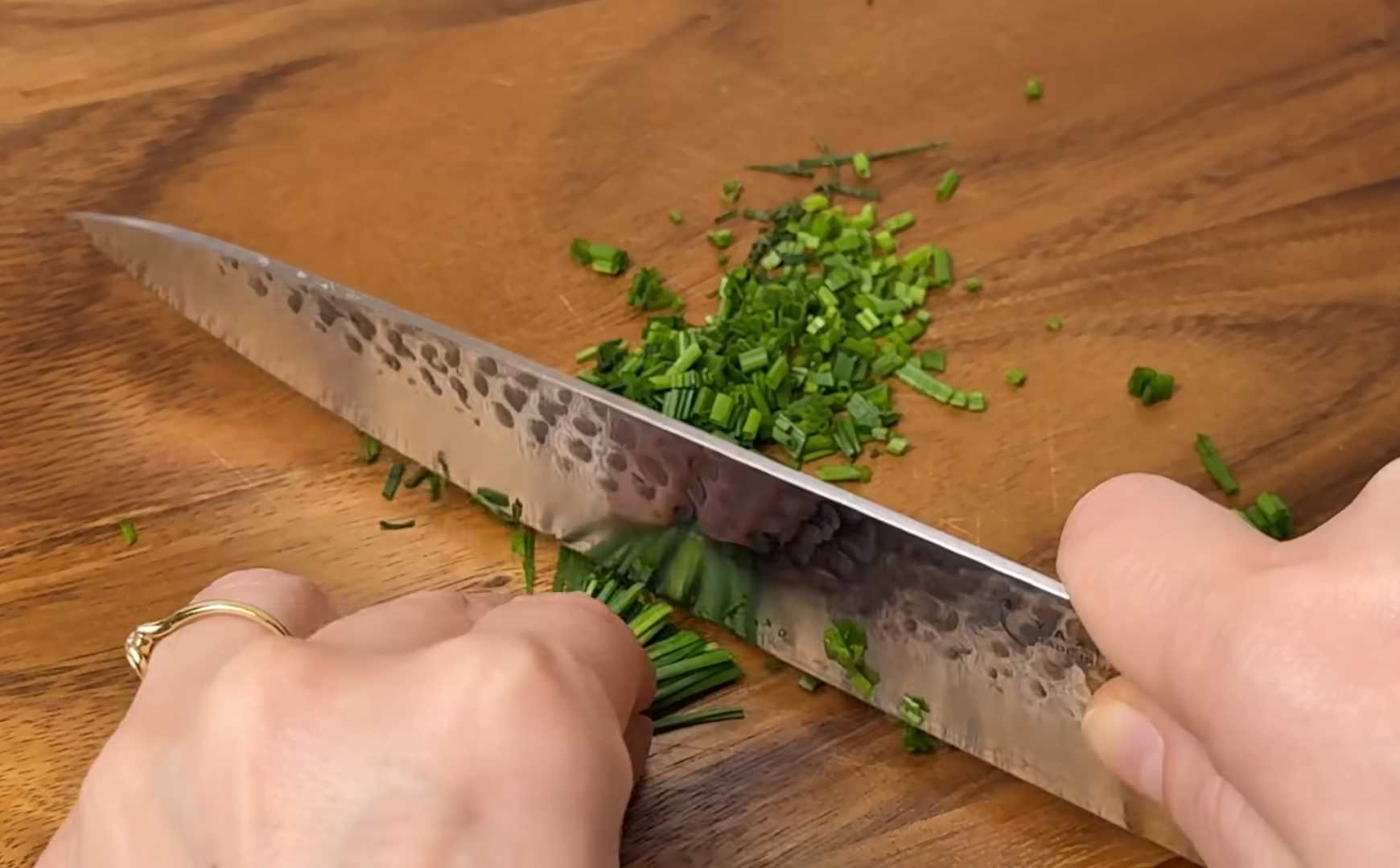 Хрустящий картофельный блин с яйцом-глазуньей в центре-Шаг 9