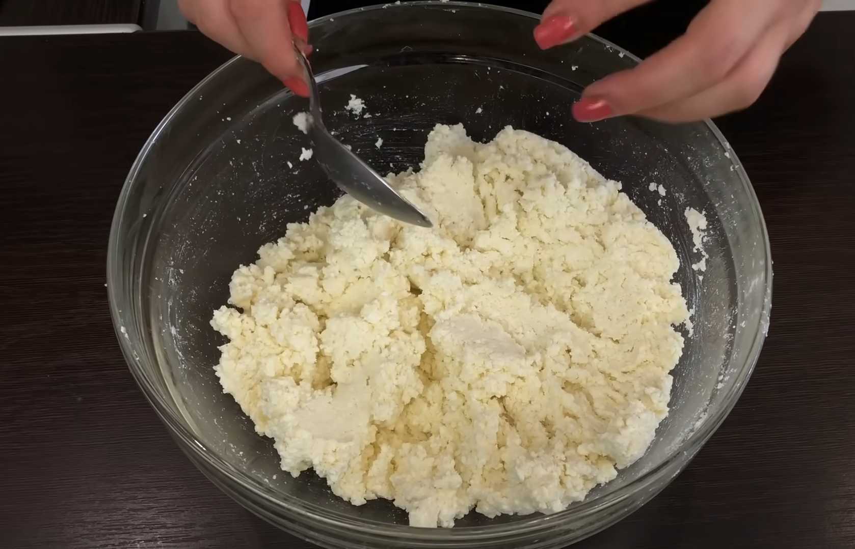 Пышные высокие сырники из творога с манкой-Шаг 4