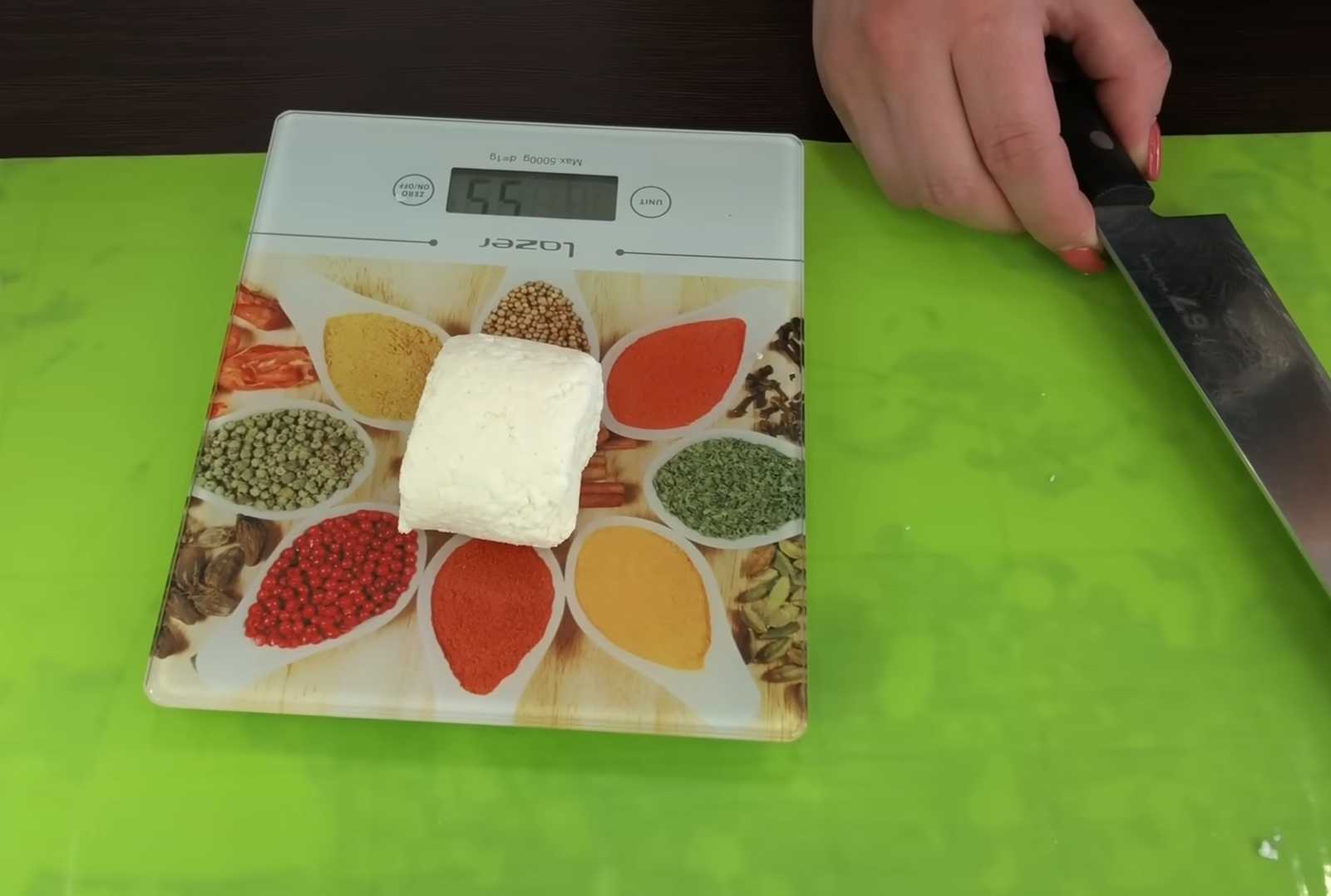 Пышные высокие сырники из творога с манкой-Шаг 6