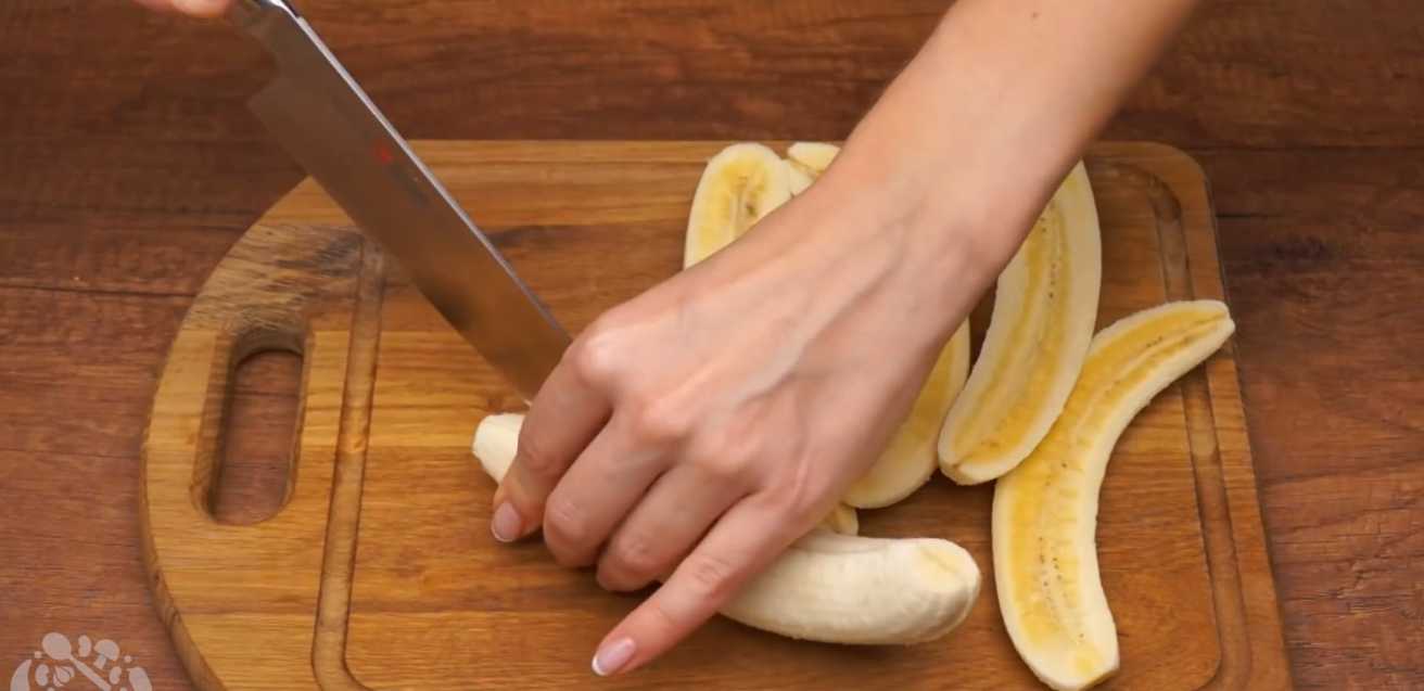 Творожная запеканка с бананом в духовке-Шаг 6