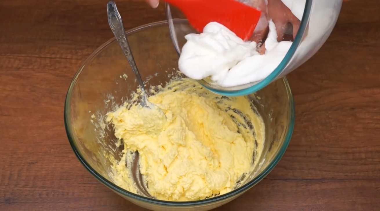 Творожная запеканка с бананом в духовке-Шаг 5