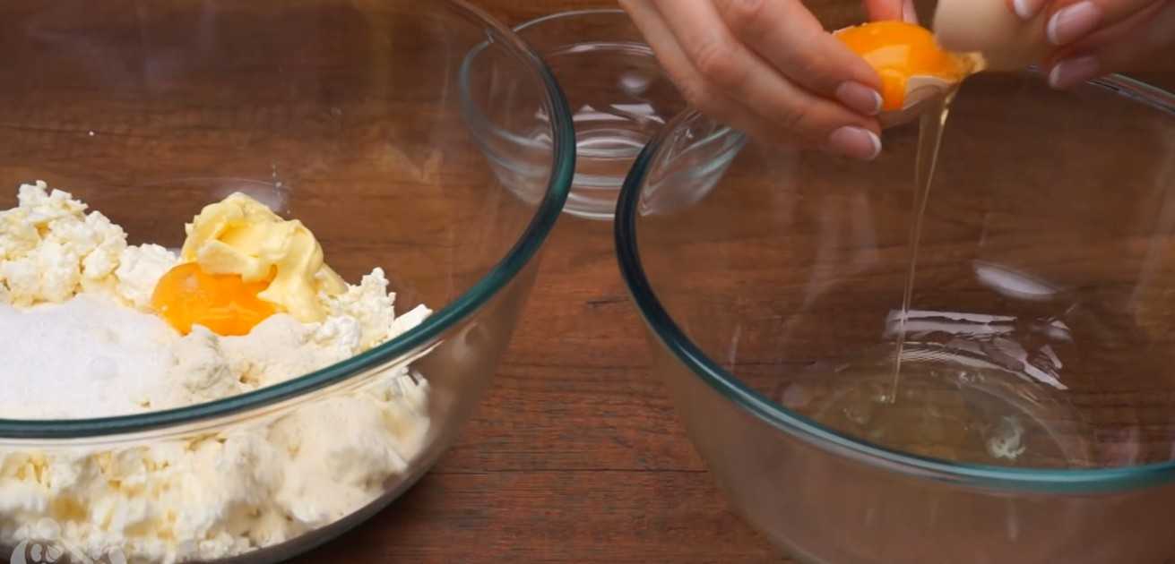 Творожная запеканка с бананом в духовке-Шаг 2