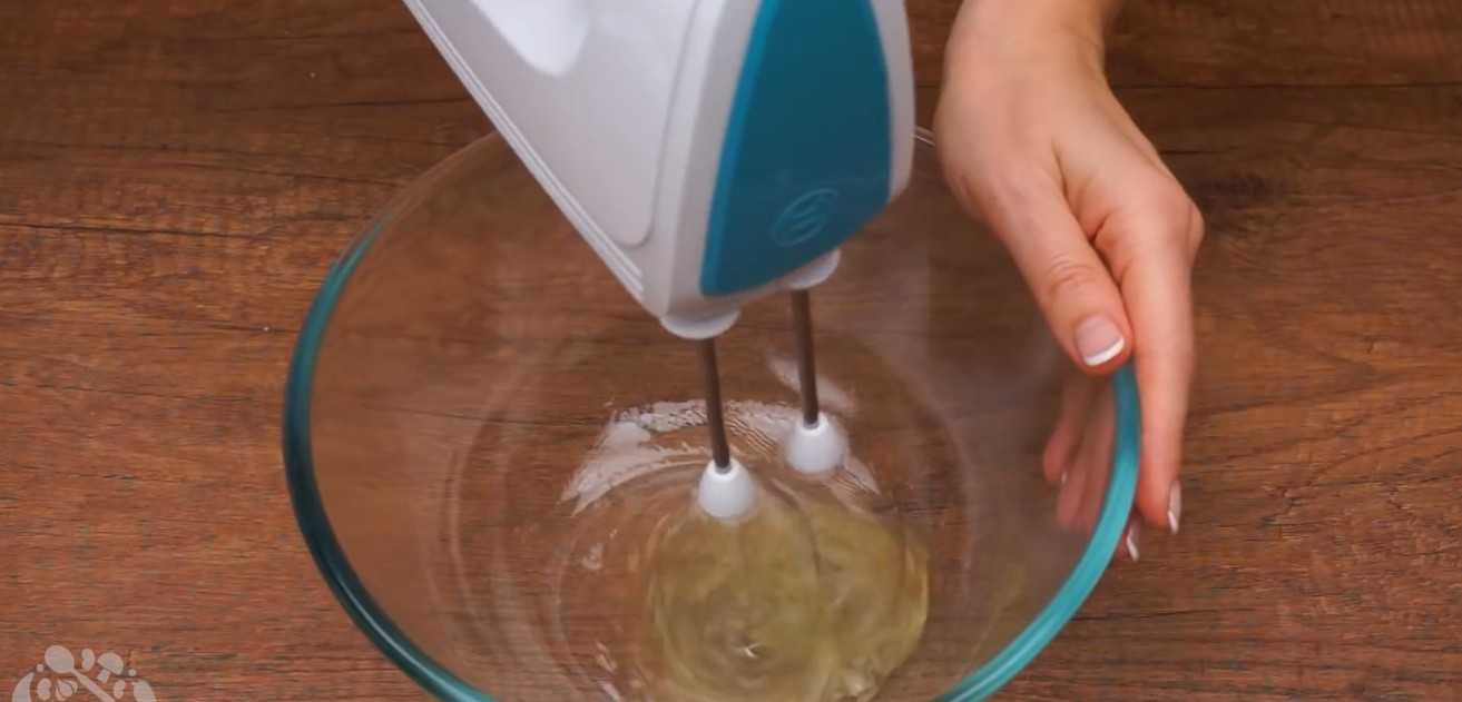 Творожная запеканка с бананом в духовке-Шаг 4