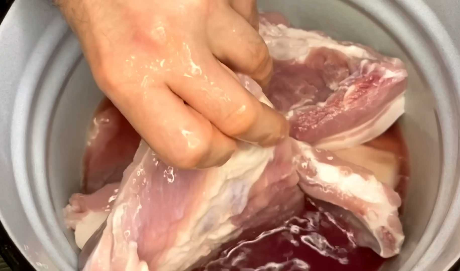 Грудинка и сало горячего копчения в кастрюле-Шаг 3