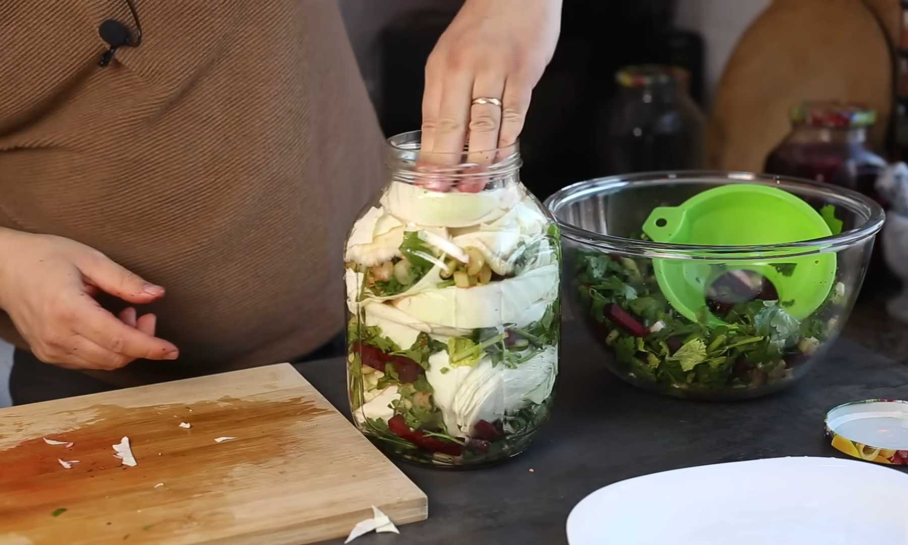 Хрустящая маринованная капуста со свеклой и сельдереем-Шаг 5