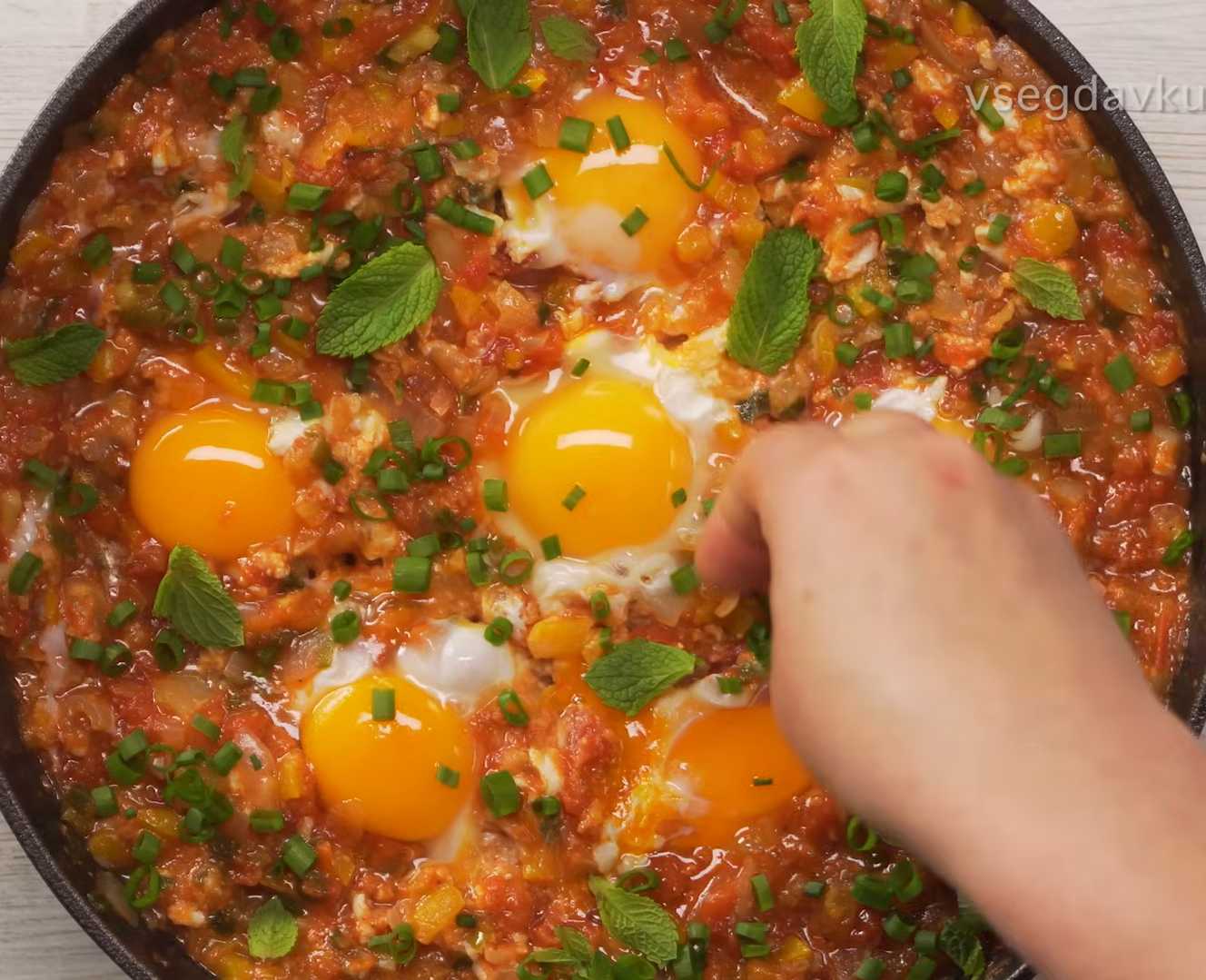 Турецкая яичница с овощами: классический рецепт Менемен-Шаг 7