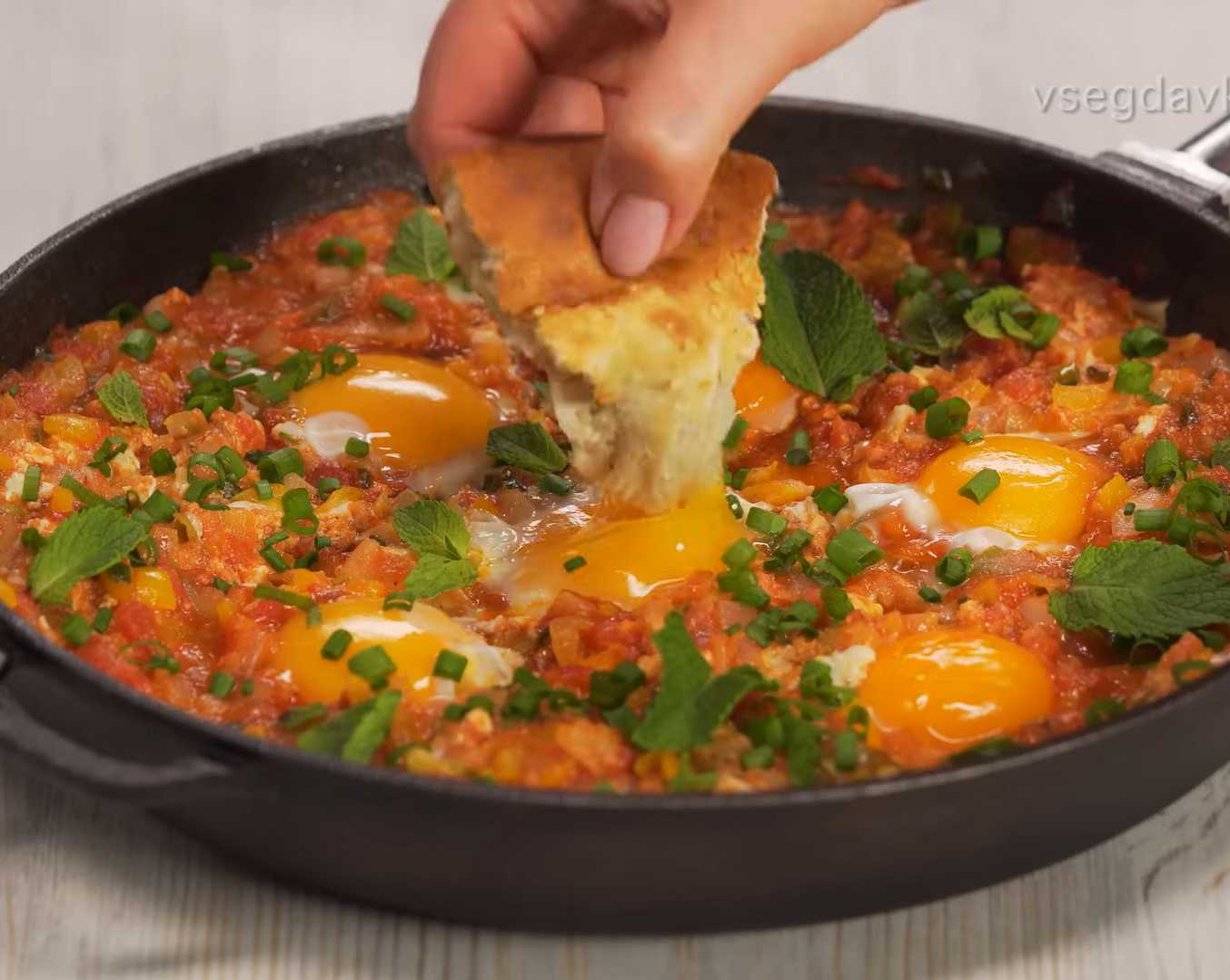 Турецкая яичница с овощами: классический рецепт Менемен-Шаг 8