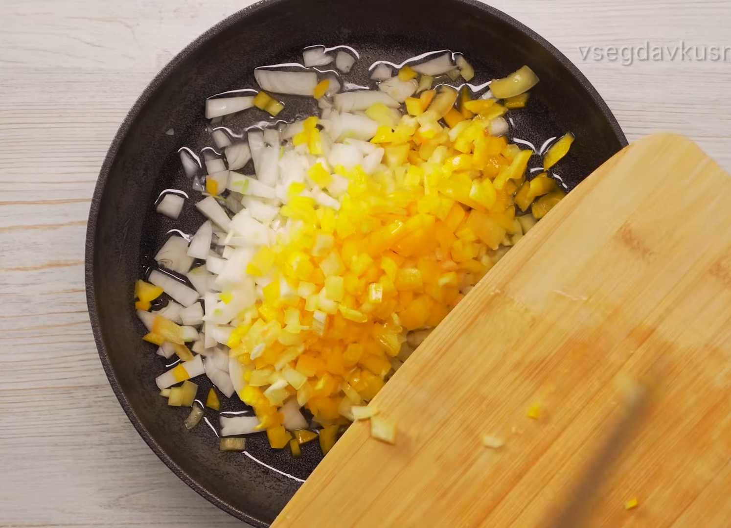 Турецкая яичница с овощами: классический рецепт Менемен-Шаг 1