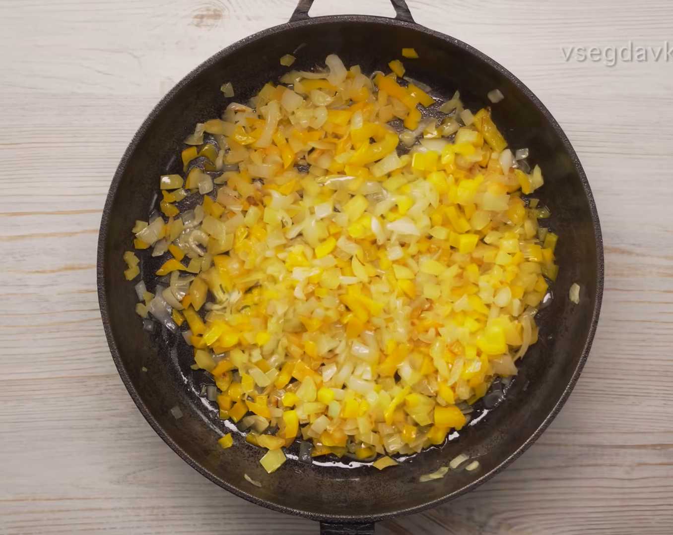 Турецкая яичница с овощами: классический рецепт Менемен-Шаг 2