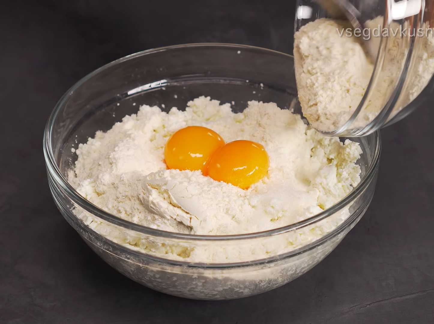 Сытные творожные сырники-Шаг 2