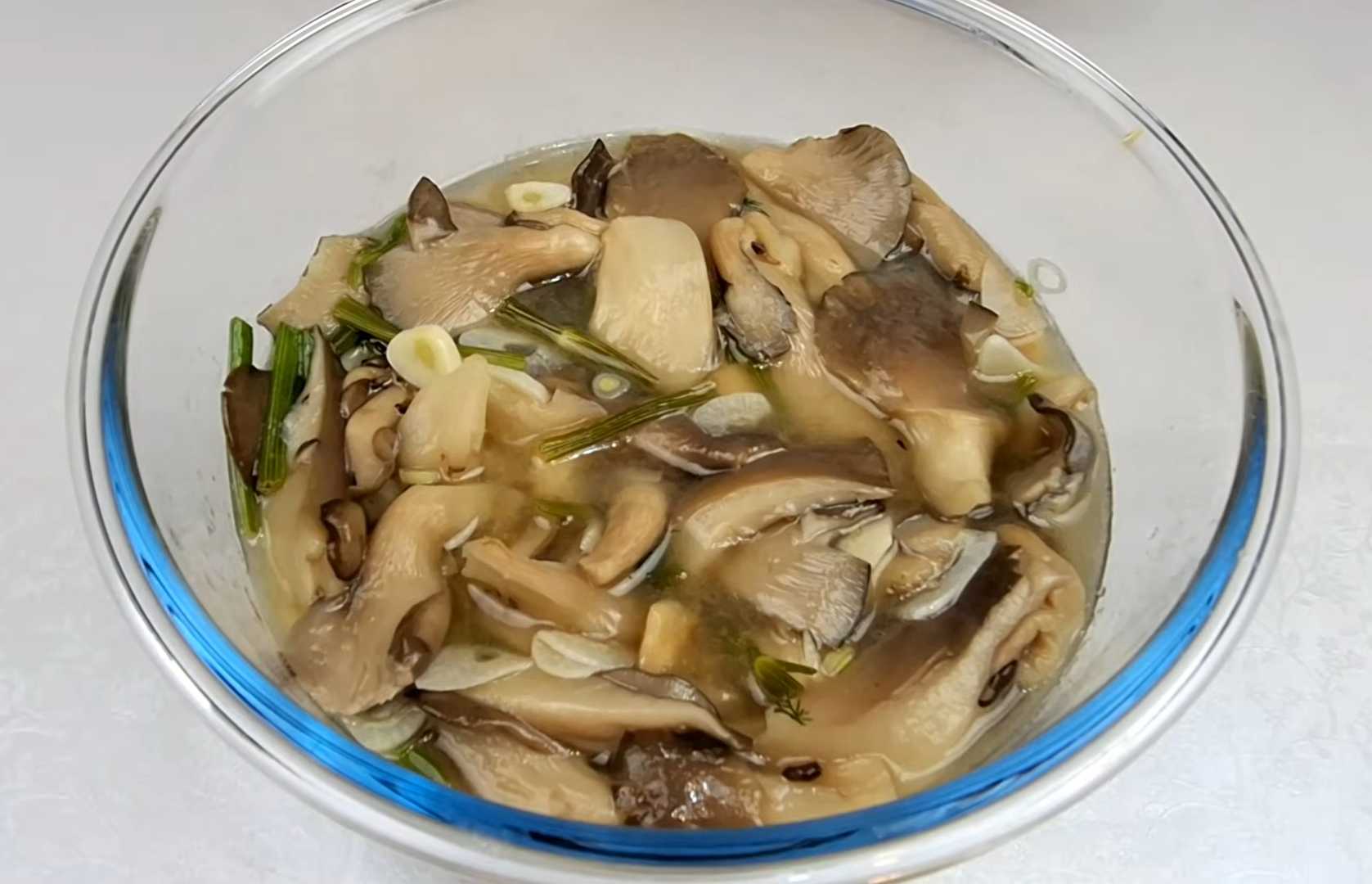 Маринованные вешенки с чесноком и зеленью-Шаг 9