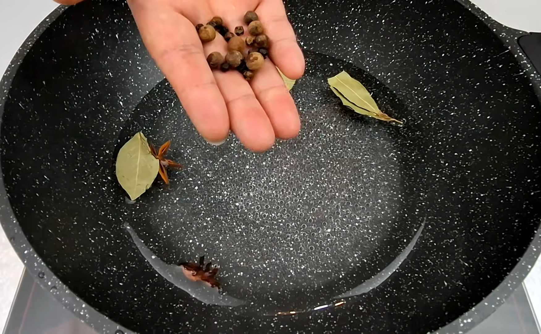 Маринованные вешенки с чесноком и зеленью-Шаг 2