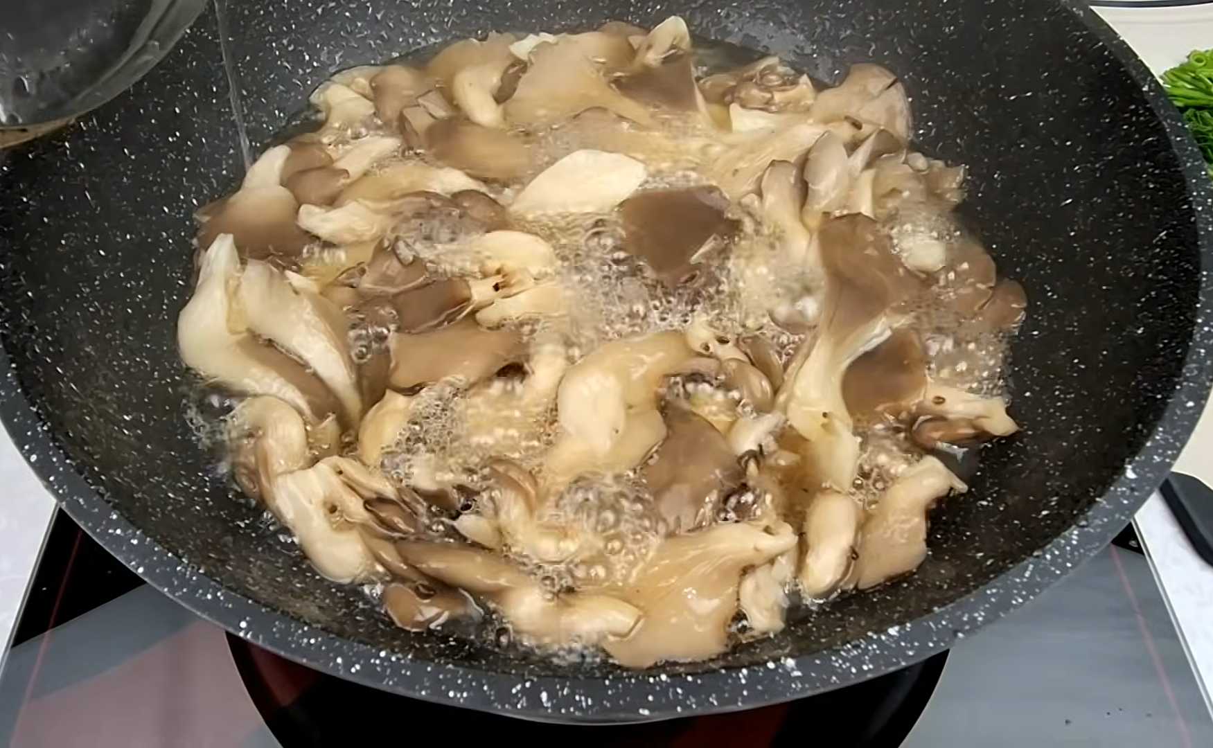 Маринованные вешенки с чесноком и зеленью-Шаг 6