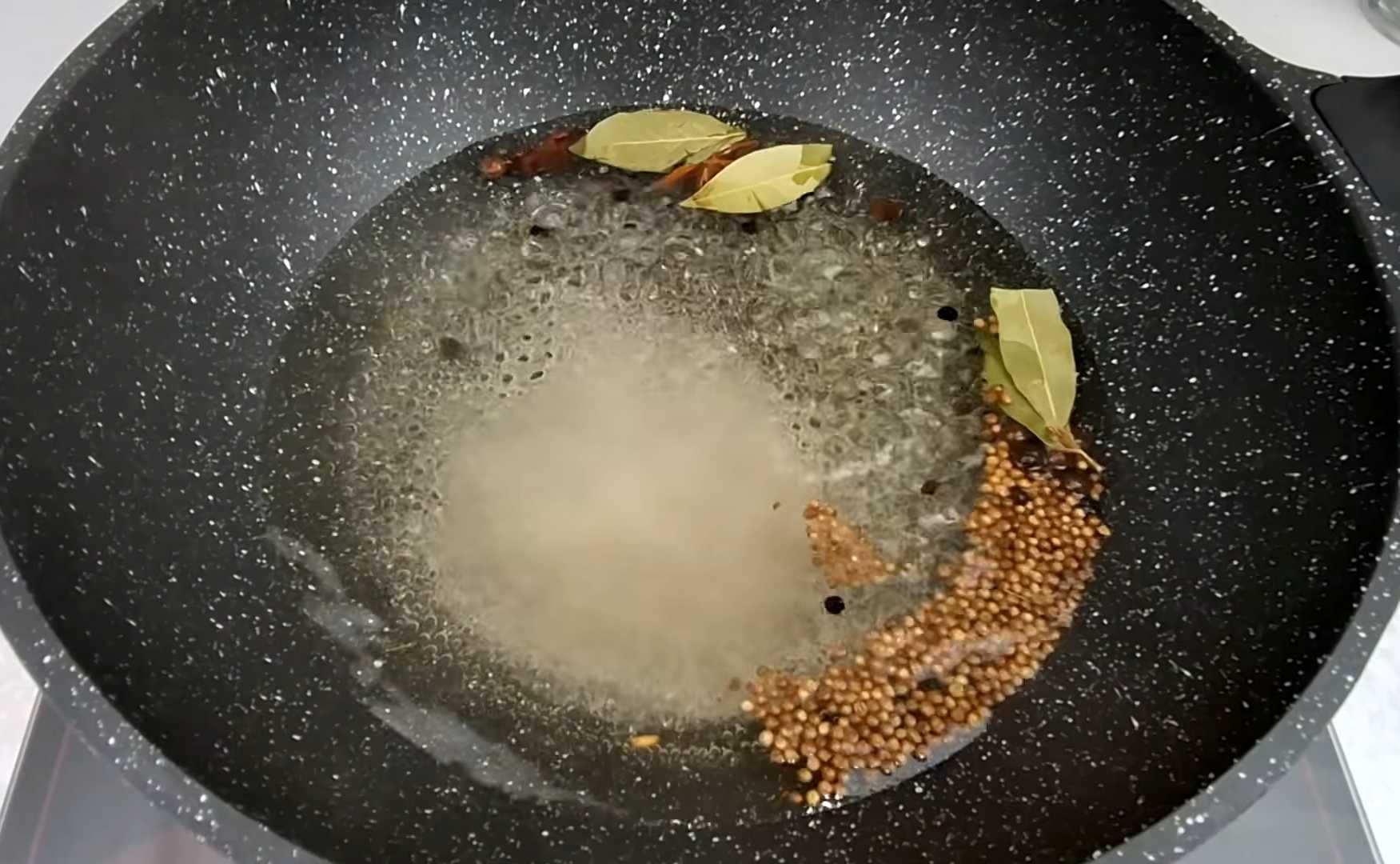 Маринованные вешенки с чесноком и зеленью-Шаг 3