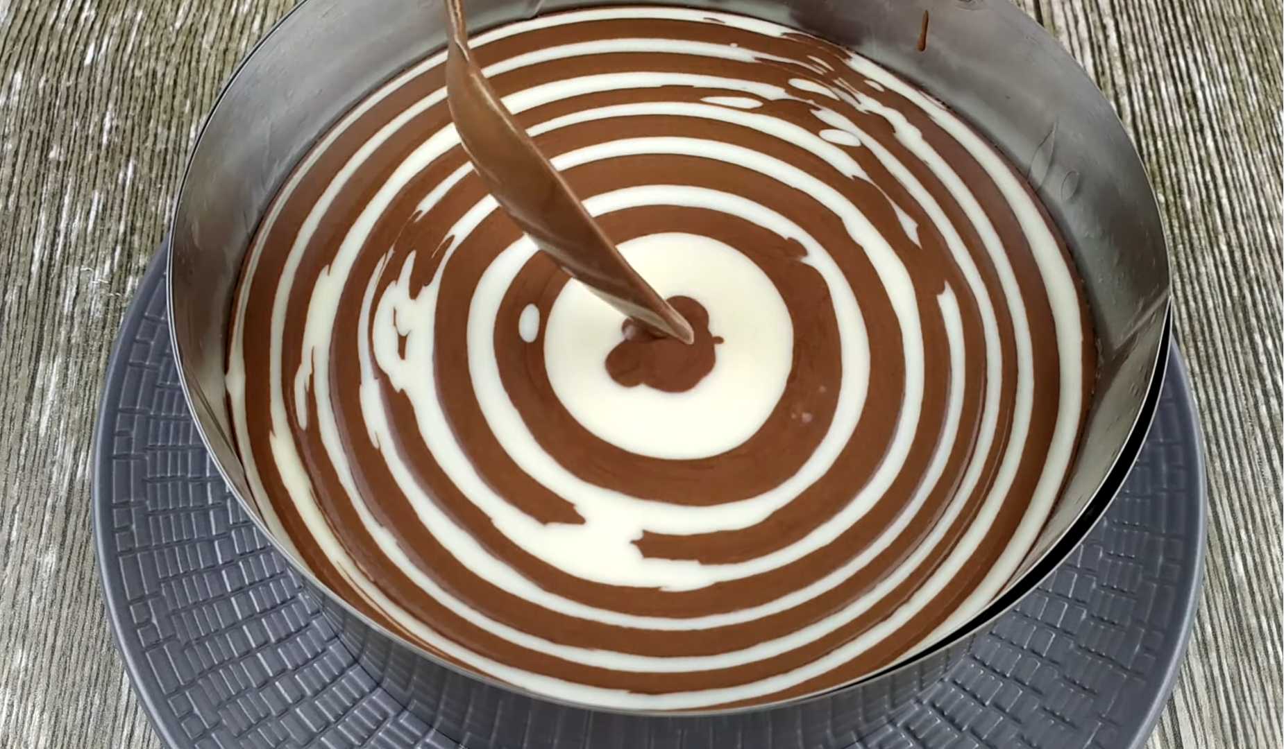 Торт Зебра без выпечки с шоколадным печеньем-Шаг 10