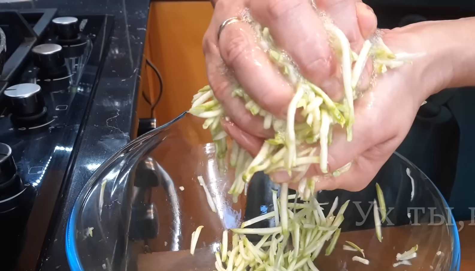 Яичница с кабачками и овощным рагу-Шаг 3