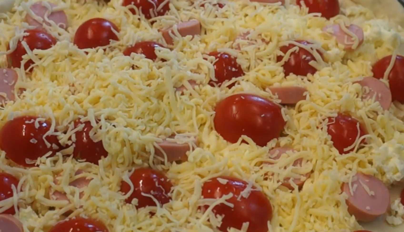 Пицца с моцареллой и сосисками-Шаг 14