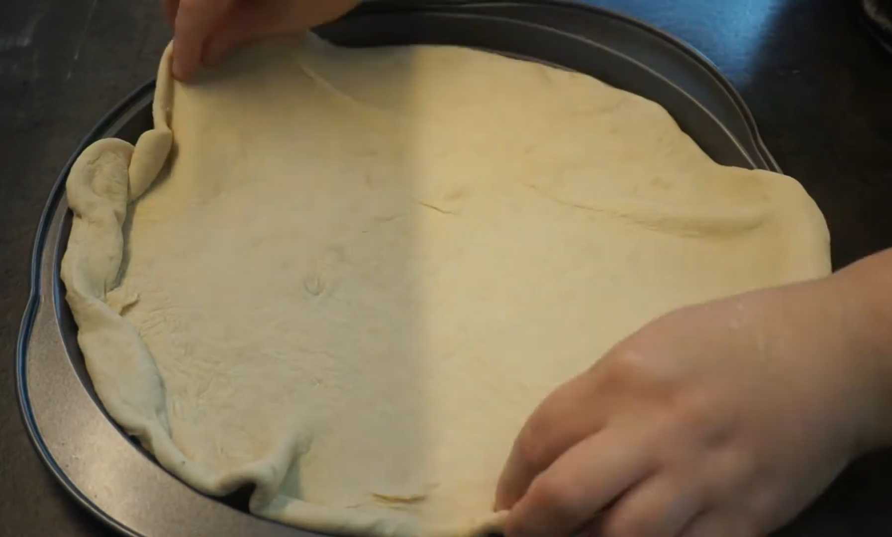 Пицца с моцареллой и сосисками-Шаг 9