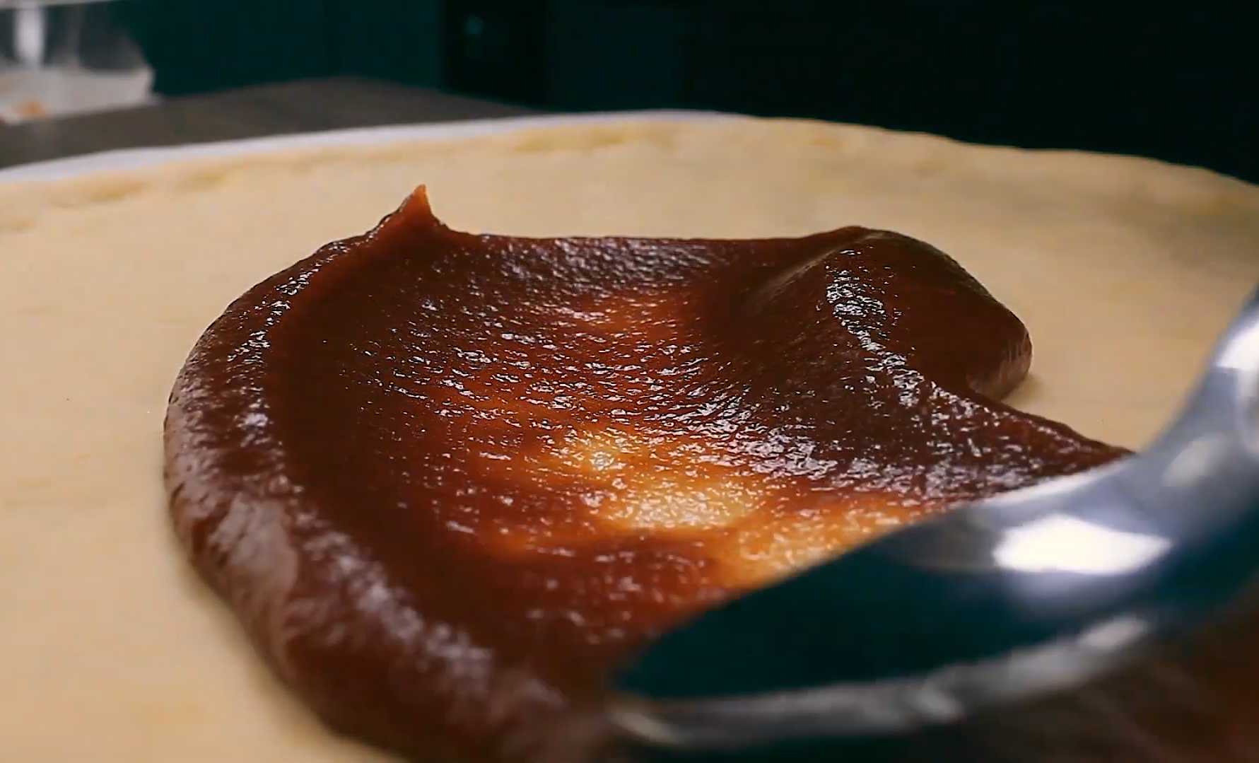 Пицца с сосисками и сыром-Шаг 6