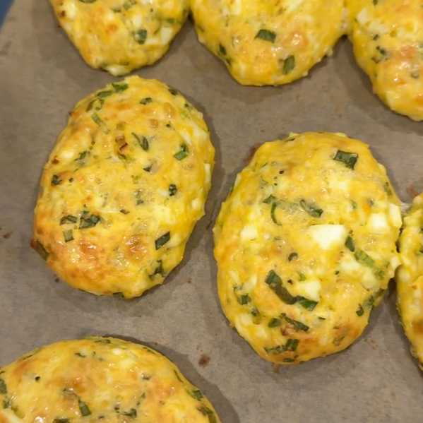 Сырники с сыром, зеленым луком и яйцом-Шаг 11
