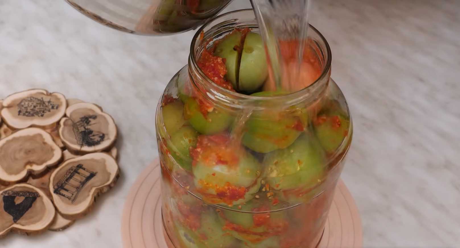 Маринованные зеленые помидоры, фаршированные перцем и чесноком-Шаг 7