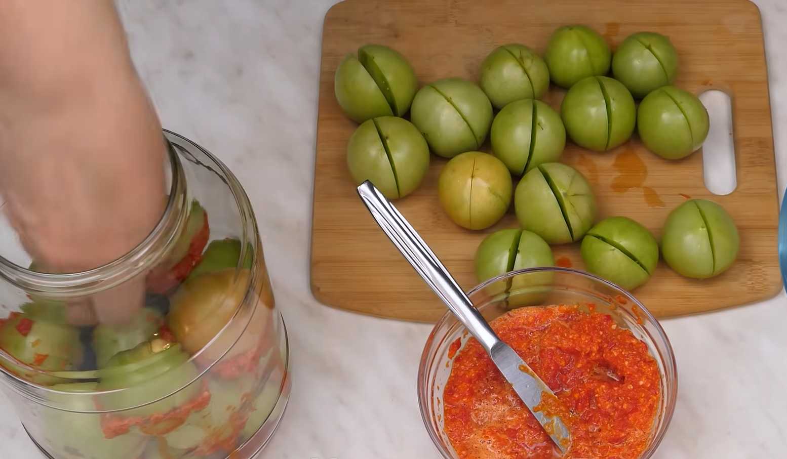 Маринованные зеленые помидоры, фаршированные перцем и чесноком-Шаг 5