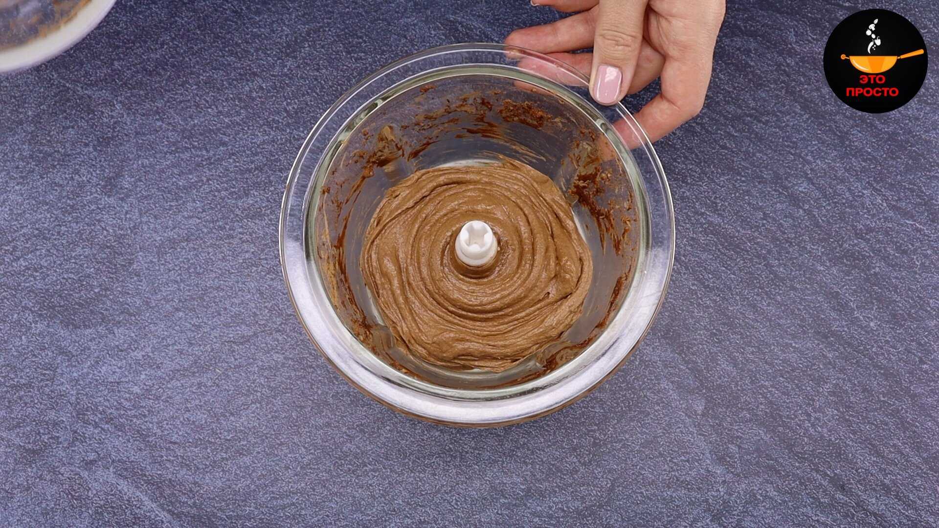 Взбиваем банан и какао в течение 20–30 секунд. Получается вкусное, густое и ароматное шоколадное мороженое. Мороженое без сахара из банана-Шаг 3