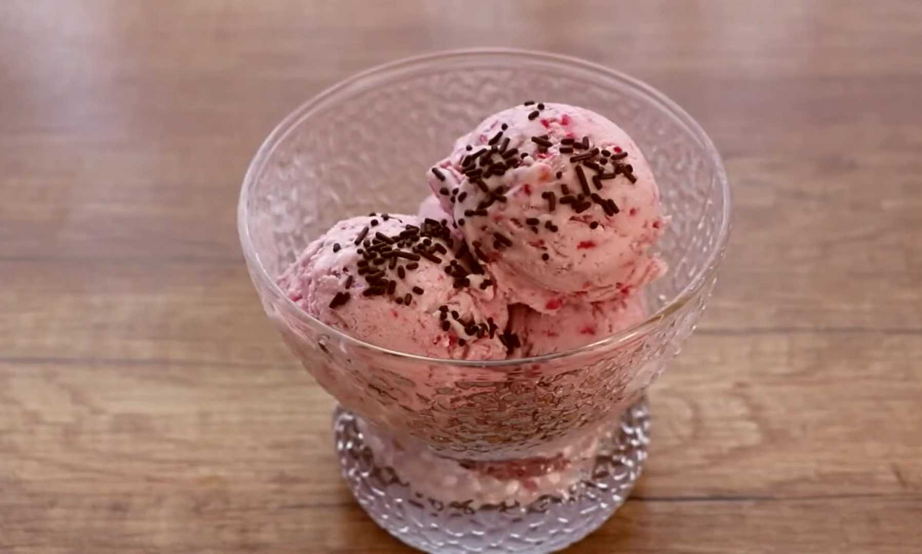 Домашнее мороженое со сметаной, сгущенкой и малиной-Шаг 8