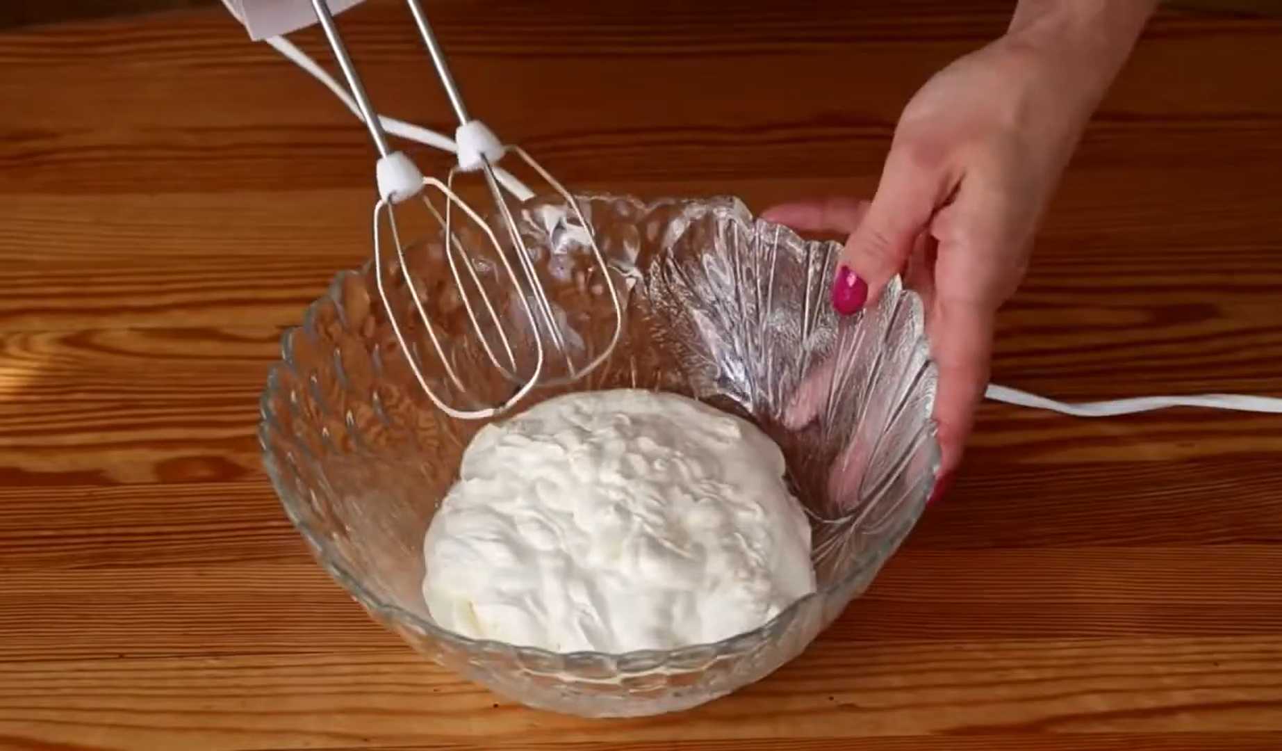 Домашнее мороженое со сметаной, сгущенкой и малиной-Шаг 2