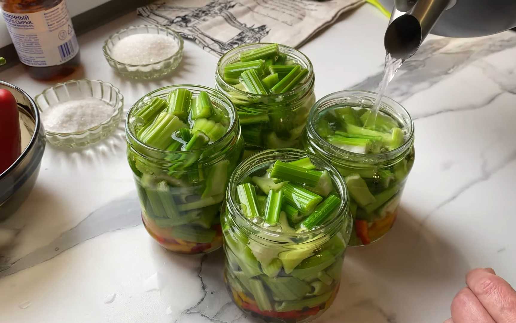 Маринованный сельдерей с болгарским перцем на зиму-Шаг 5