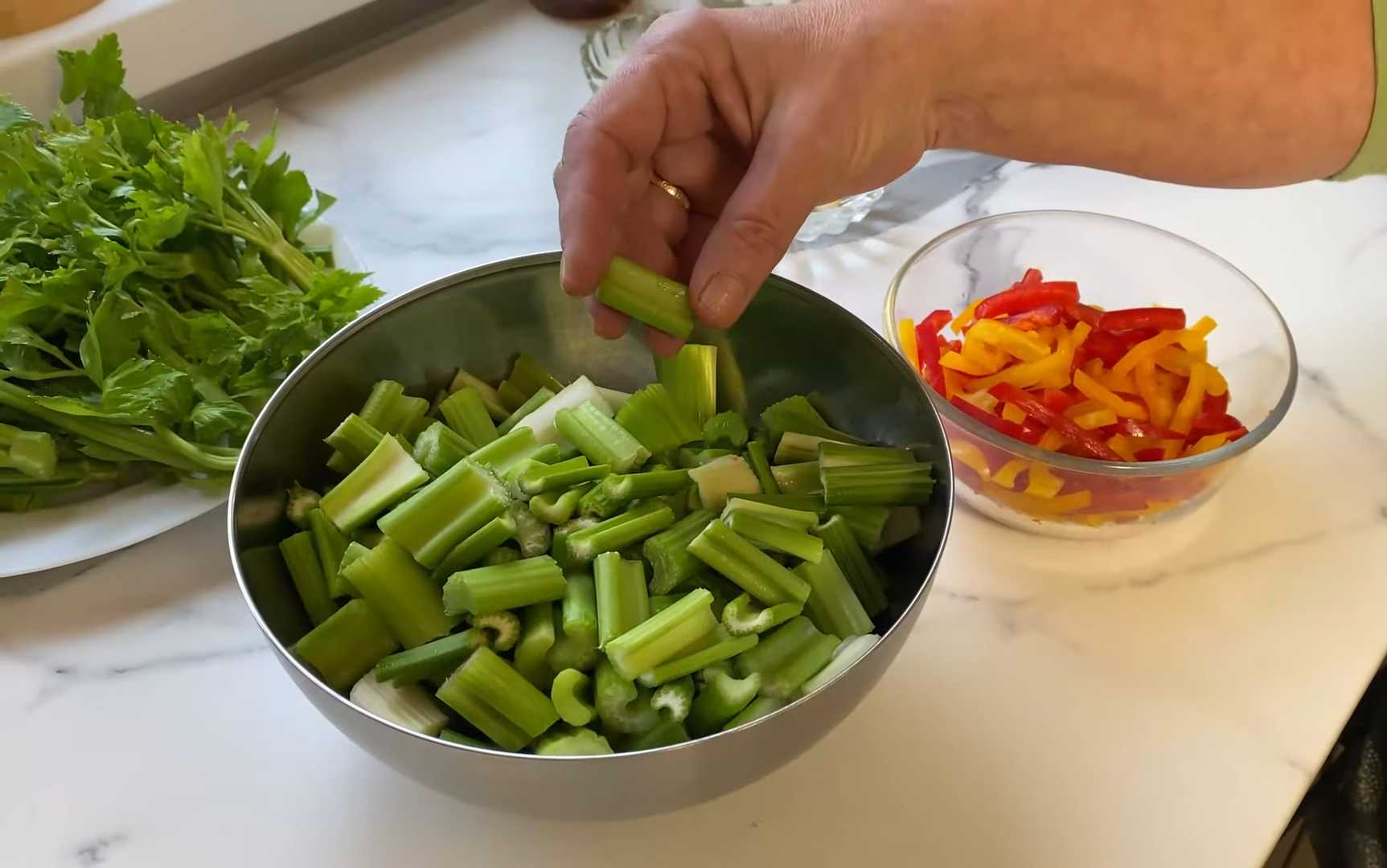 Маринованный сельдерей с болгарским перцем на зиму-Шаг 1