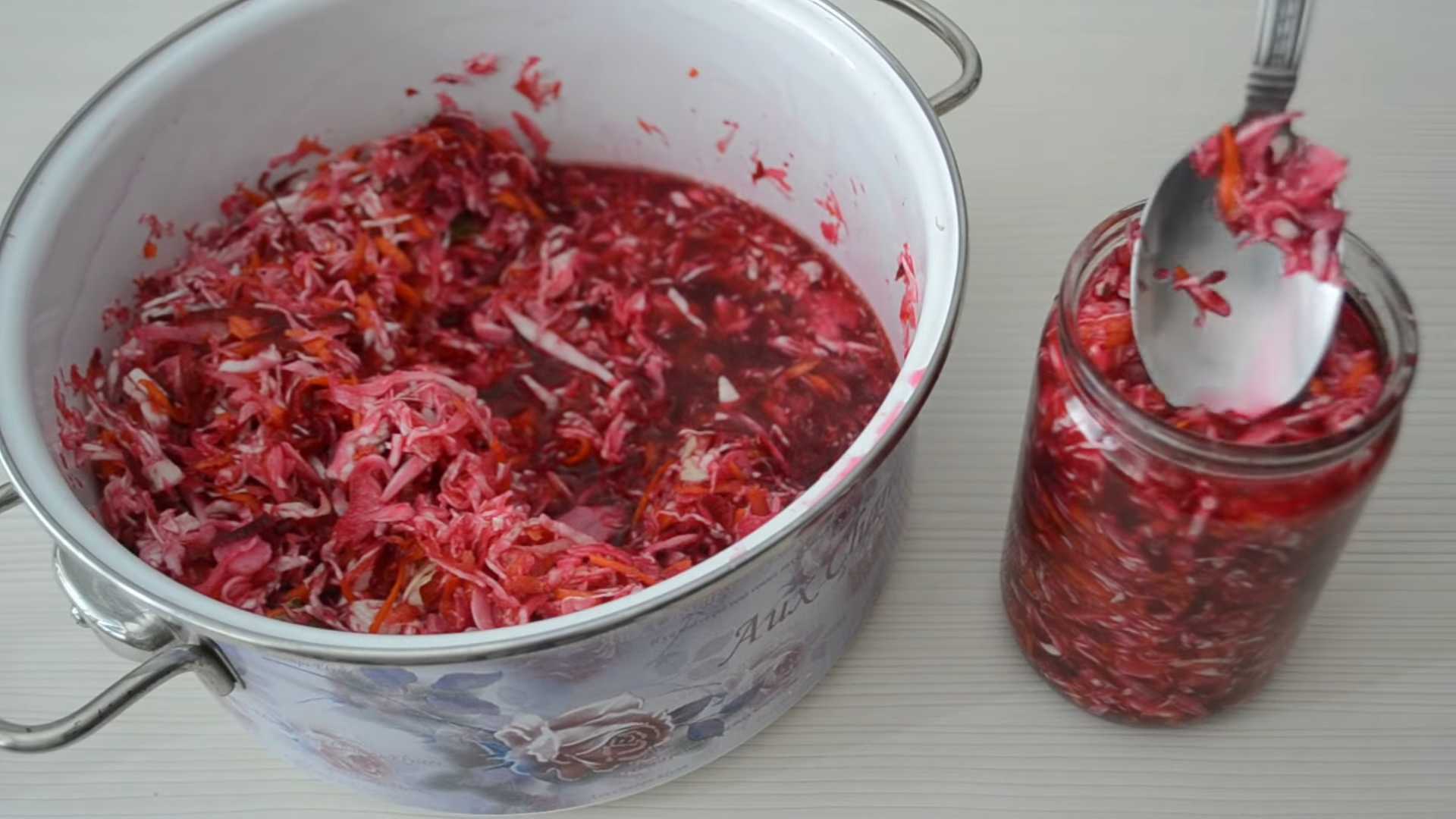 Заготовки на зиму из капусты со свеклой-Шаг 10