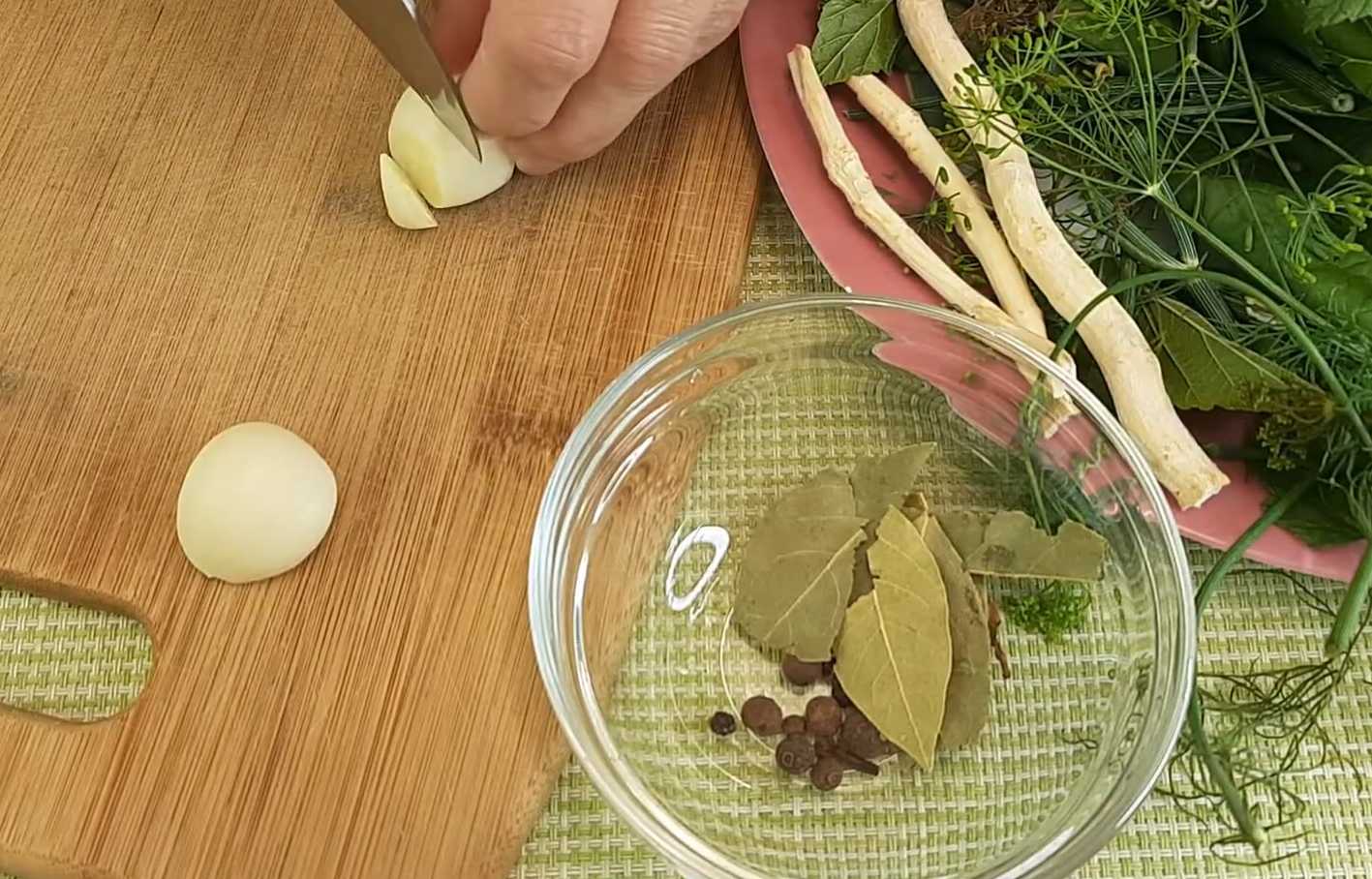 Соленые огурцы на зиму в банках-Шаг 3